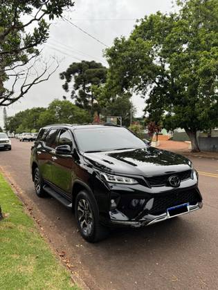 TOYOTA HILUX SW4 2.8 D-4D TURBO DIESEL DIAMOND 7L 4X4 AUTOMÁTICO TOYOTA HILUX SW4 2.8 D-4D TURBO DIESEL DIAMOND 7L 4X4 AUTOMÁTICO